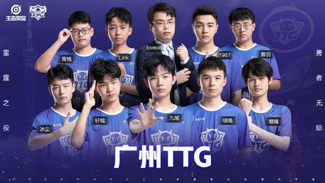 在比赛中扮
