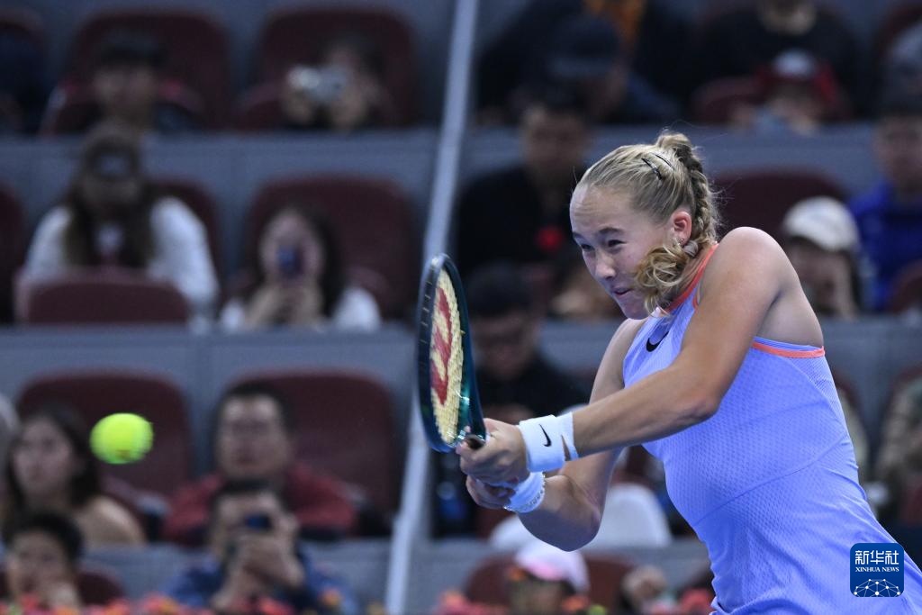 B费双响导演4-1大胜！曼联客场血洗垫底狼队，强势杀回前六