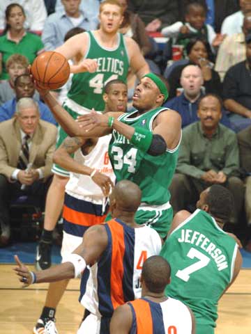 B费双响导演4-1大胜！曼联客场血洗垫底狼队，强势杀回前六